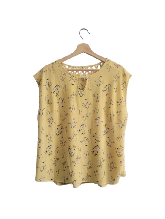 Maurices Tops - 🎈MAURICES Floral Yellow Size 0 Lattice-Neck Cap Sleeve Top Boho Inspired
